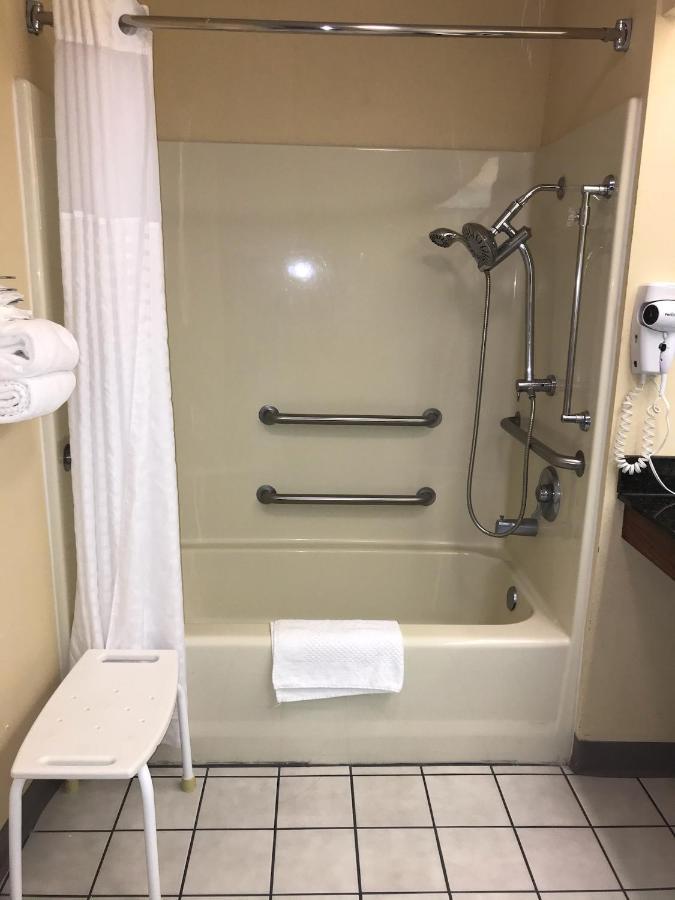 ביינברידג' Quality Inn מראה חיצוני תמונה